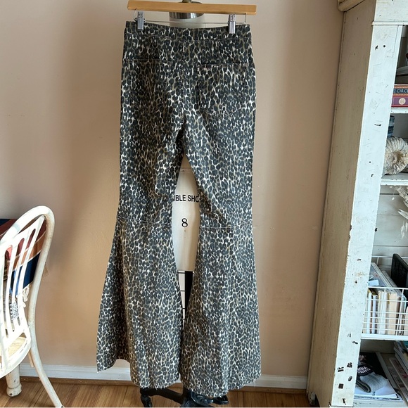BLANK PAIGE Leopard Print Bell Bottom Flares - Picture 7 of 7
